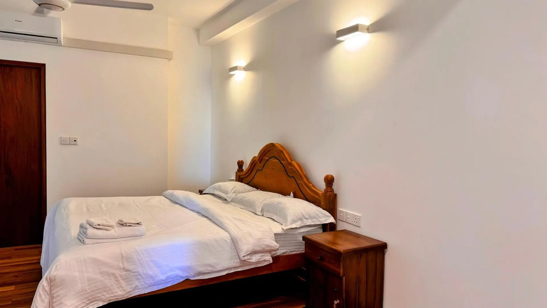 Luxury Oceanfront Penthouse In Uswetakeiyawa Lägenhet 0*,