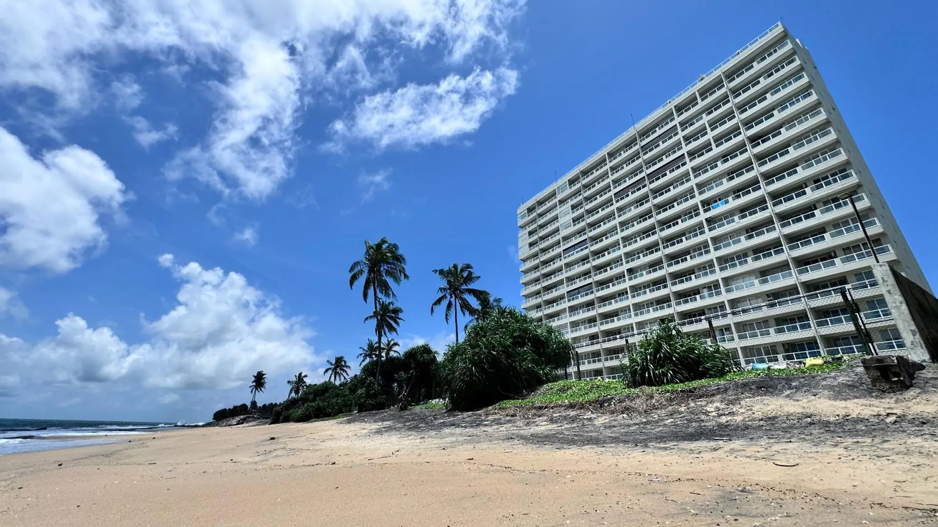 Luxury Oceanfront Penthouse In Uswetakeiyawa Lägenhet